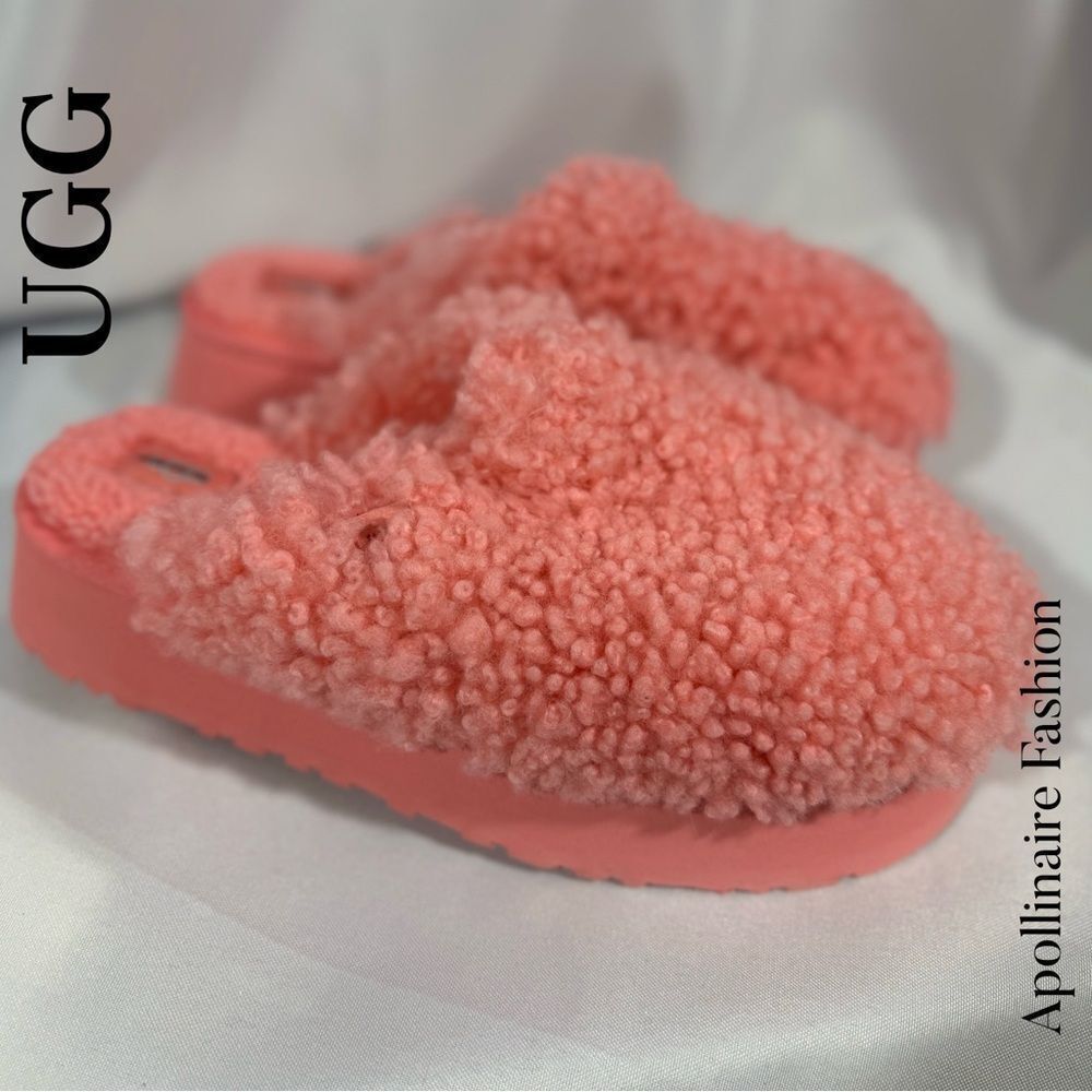 UGG MAXI CURLY PLATFORM SLIDES IN PINK SIZE 9 WOMANS NWT